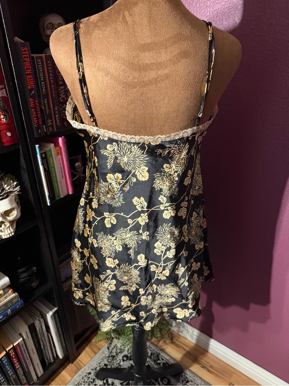 VS Black Satin Floral Lace Trim lingerie, open front/ tie front - Picture 3 of 4